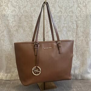 Michael Kors Jet Set Medium Travel Tote Bag Brown Saffiano Leather Zip Top